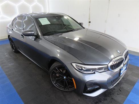 Used 2021 BMW 330i Sedan w/ M Sport Package RWD image 5