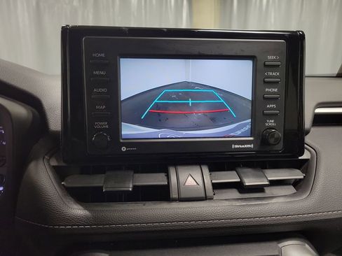 Used 2021 Toyota RAV4 LE image 17