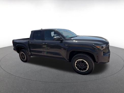 Used 2025 Toyota Tacoma TRD Off-Road AWD/4WD image 2