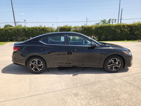 Used 2025 Nissan Sentra SV FWD image 4