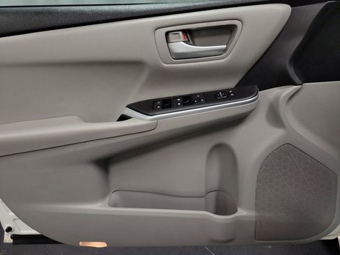 Used 2015 Toyota Camry SE image 23
