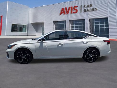 Used 2025 Nissan Altima 2.5 SR FWD image 10