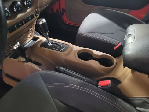 Used 2015 Jeep Wrangler Unlimited Sahara AWD/4WD image 26