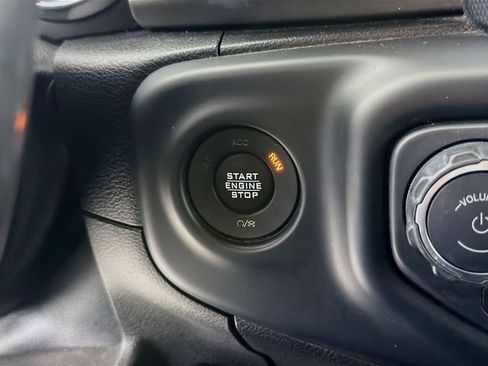 Used 2019 Jeep Wrangler Unlimited Sahara AWD/4WD image 32
