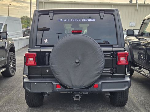 Used 2019 Jeep Wrangler Unlimited Sahara AWD/4WD image 5