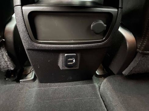 Used 2017 Chevrolet Traverse LT image 17