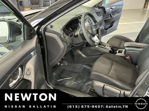 Used 2018 Nissan Rogue S FWD image 6