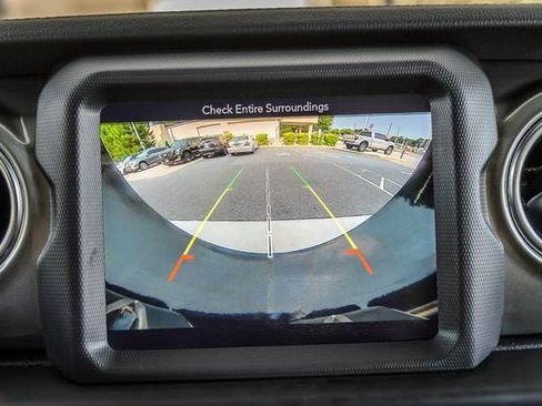 Used 2019 Jeep Wrangler Unlimited Sahara AWD/4WD image 27