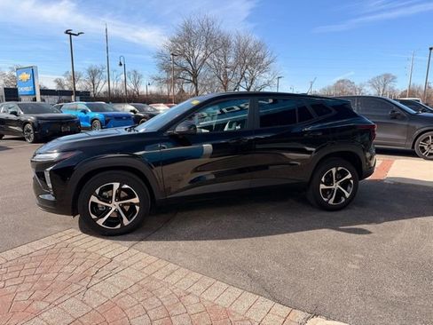 Used 2025 Chevrolet Trax RS w/ Sunroof Package image 4