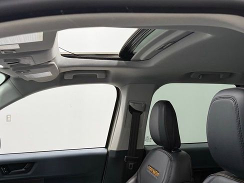 Used 2025 Ford Maverick Tremor image 36