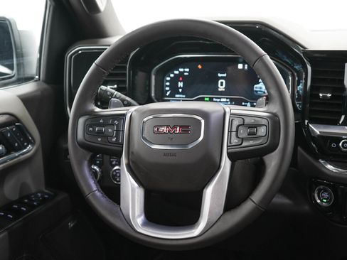 Used 2023 GMC Sierra 1500 SLT AWD/4WD image 17