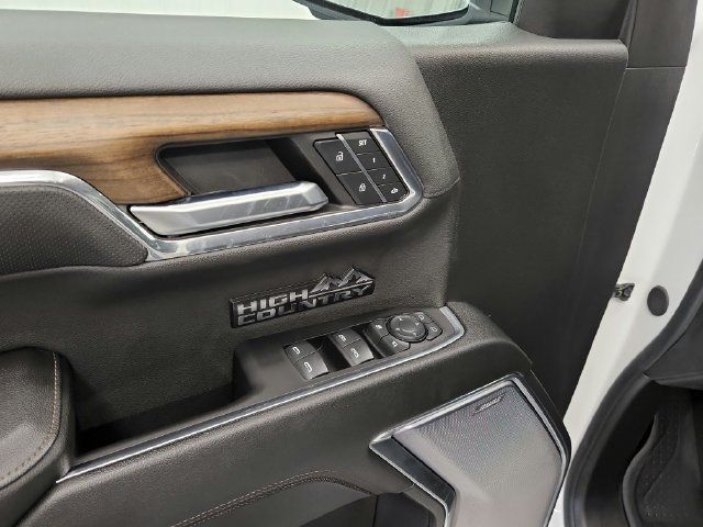 Used 2024 Chevrolet Silverado 1500 High Country w/ High Country Premium Package AWD/4WD image 34