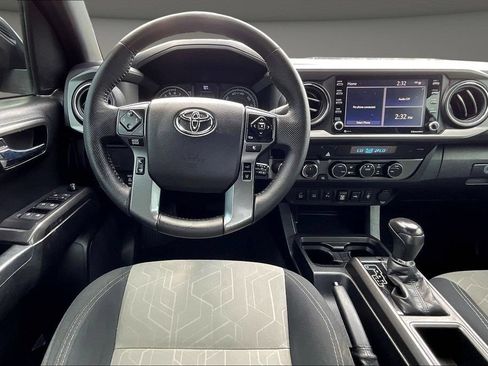 Used 2021 Toyota Tacoma TRD Off-Road w/ Technology Package AWD/4WD image 13