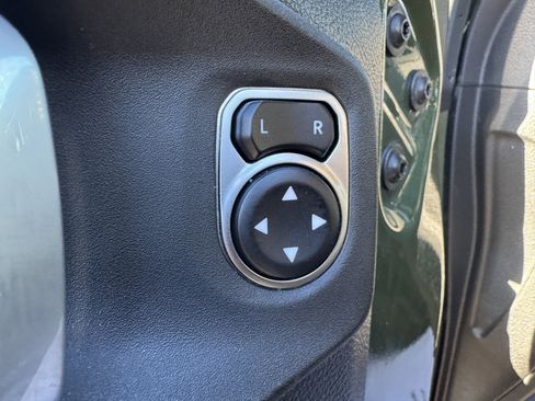 Used 2020 Jeep Wrangler Unlimited Sahara image 10