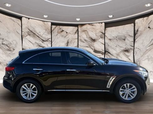 Used 2017 INFINITI QX70 3.7 image 2