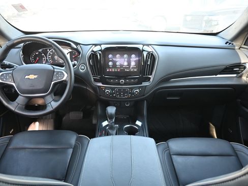 Used 2023 Chevrolet Traverse Premier FWD image 3