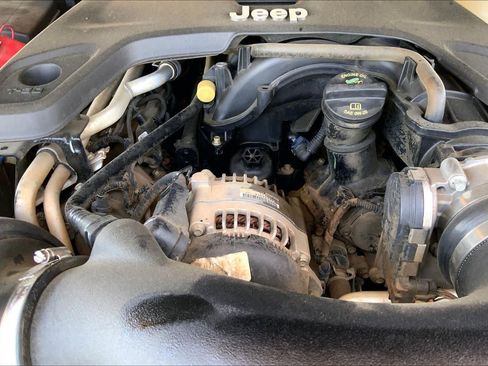 Used 2021 Jeep Wrangler Unlimited Rubicon w/ Cold Weather Group AWD/4WD image 33