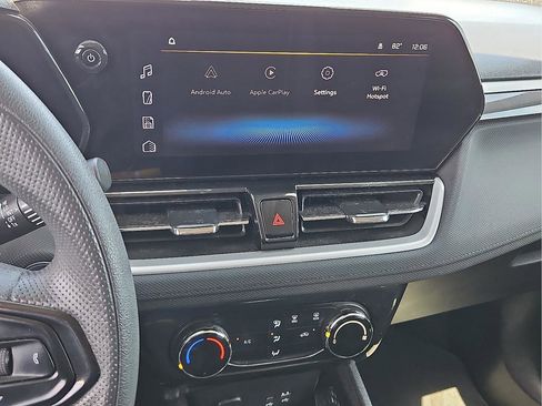 Used 2025 Chevrolet TrailBlazer LT FWD image 15