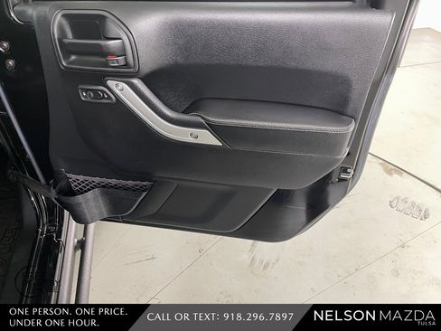 Used 2017 Jeep Wrangler Unlimited Rubicon image 43