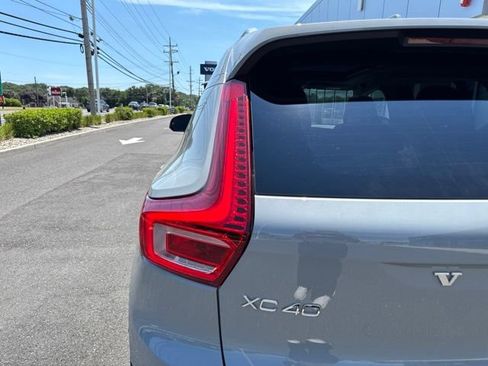 Certified 2025 Volvo XC40 B5 Plus AWD/4WD image 10