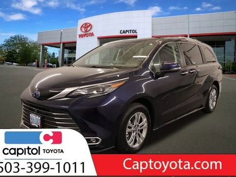 Used 2024 Toyota Sienna Platinum image 1