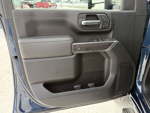 Used 2020 Chevrolet Silverado 2500 LTZ w/ LTZ Plus Package image 10