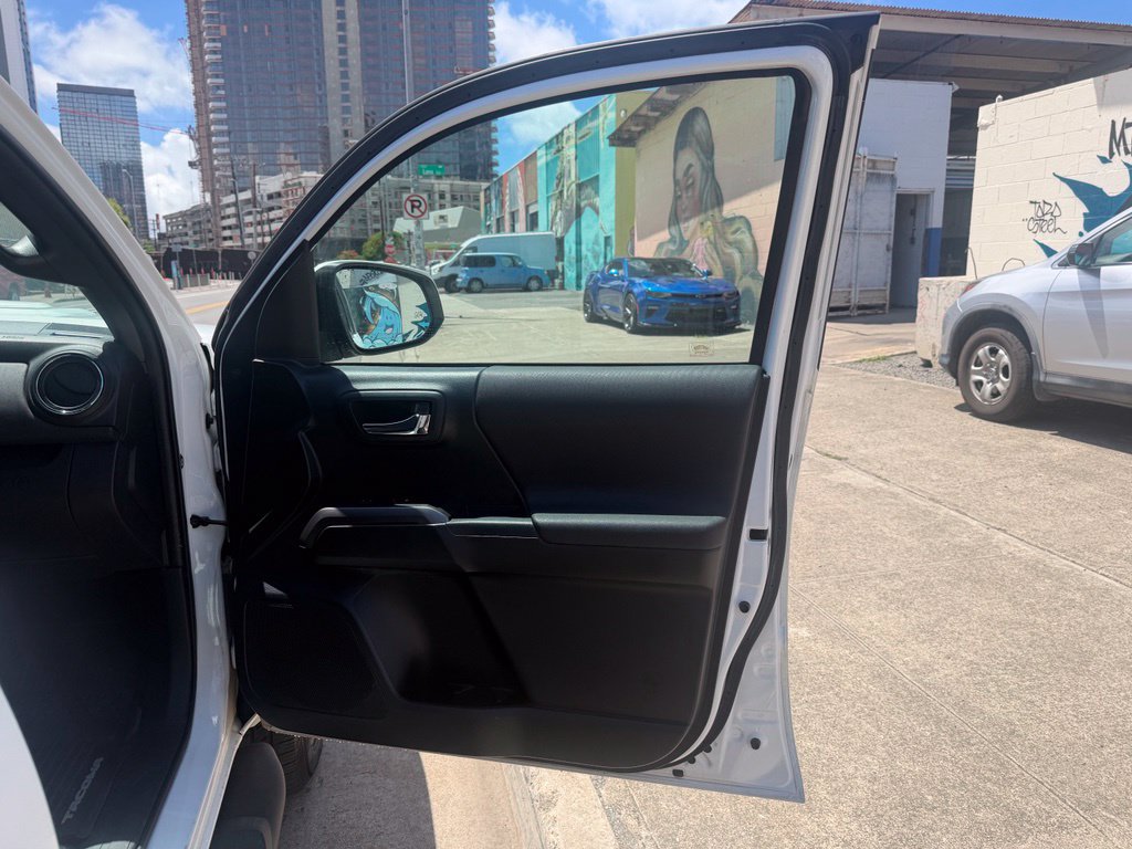 Used 2018 Toyota Tacoma TRD Sport AWD/4WD image 11