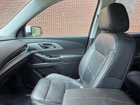 Used 2020 Chevrolet Traverse LT w/ LPO, Black Accent Package AWD/4WD image 29
