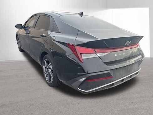 Used 2025 Hyundai Elantra Sport FWD image 3