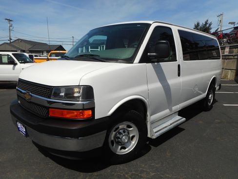 Used 2017 Chevrolet Express 3500 LT w/ LT Preferred Equipment Group image 3