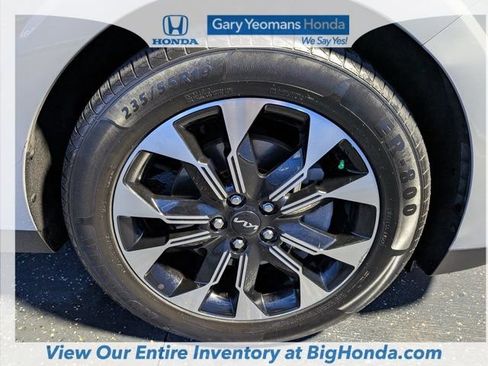 Used 2024 Kia Carnival EX FWD image 14