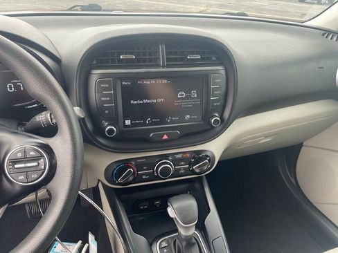 Used 2023 Kia Soul LX image 30