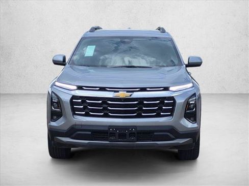 Used 2025 Chevrolet Equinox LT w/ Convenience Package II AWD/4WD image 2