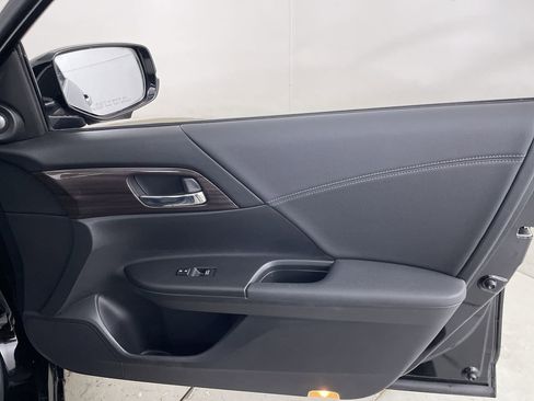 Used 2017 Honda Accord EX-L image 22