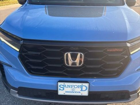 Used 2023 Honda Pilot TrailSport image 11