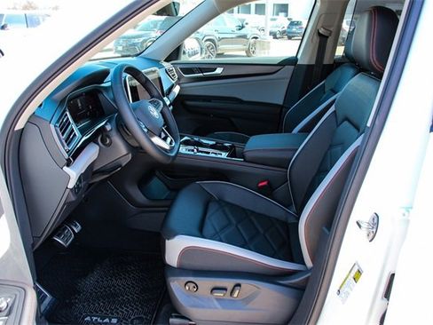 New 2026 Volkswagen Atlas Peak Edition image 10