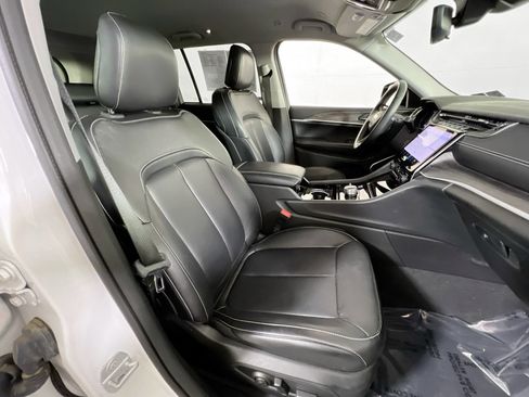 Used 2022 Jeep Grand Cherokee Limited AWD/4WD image 28