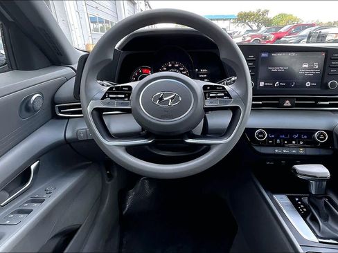 Used 2023 Hyundai Elantra SEL w/ Cargo Package image 8