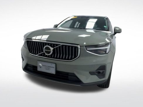 Used 2024 Volvo XC40 B5 Ultimate w/ Protection Package Premier AWD/4WD image 3