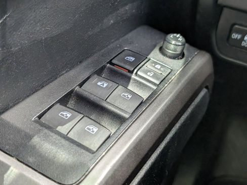 Used 2022 Toyota Tacoma SR5 w/ Technology Package RWD image 17