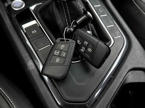 Used 2022 Volkswagen Tiguan SE FWD image 35