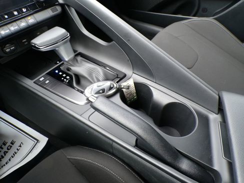Used 2025 Hyundai Elantra Sport image 21