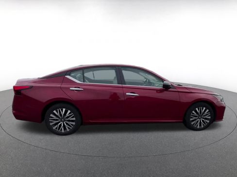 Used 2025 Nissan Altima 2.5 SV FWD image 13