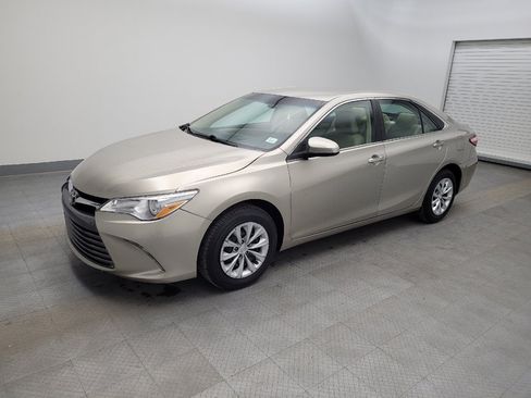 Used 2017 Toyota Camry LE image 2