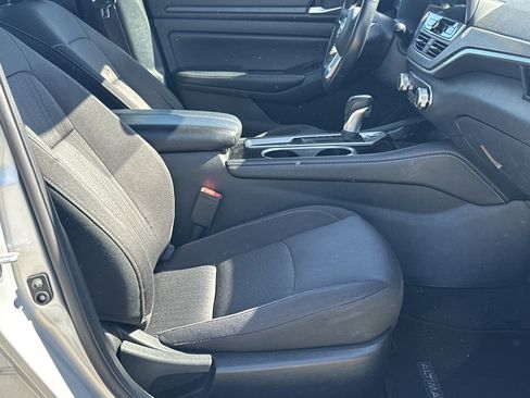 Used 2024 Nissan Altima 2.5 SV w/ SV Premium Package FWD image 10