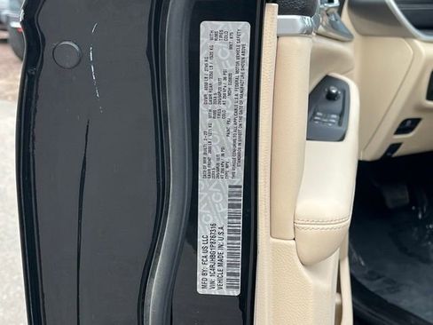Used 2023 Jeep Grand Cherokee Limited AWD/4WD image 34