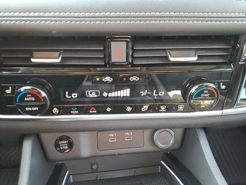 Certified 2025 Nissan Rogue SL w/ Tech Package FWD image 20