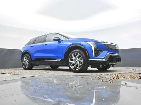 New 2026 Cadillac Optiq Luxury 1 image 41