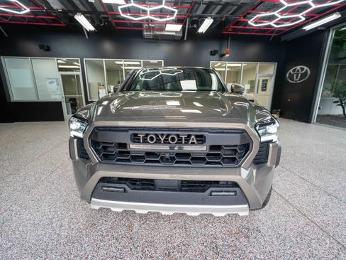 Certified 2025 Toyota Tacoma 4x4 Double Cab Hybrid image 7