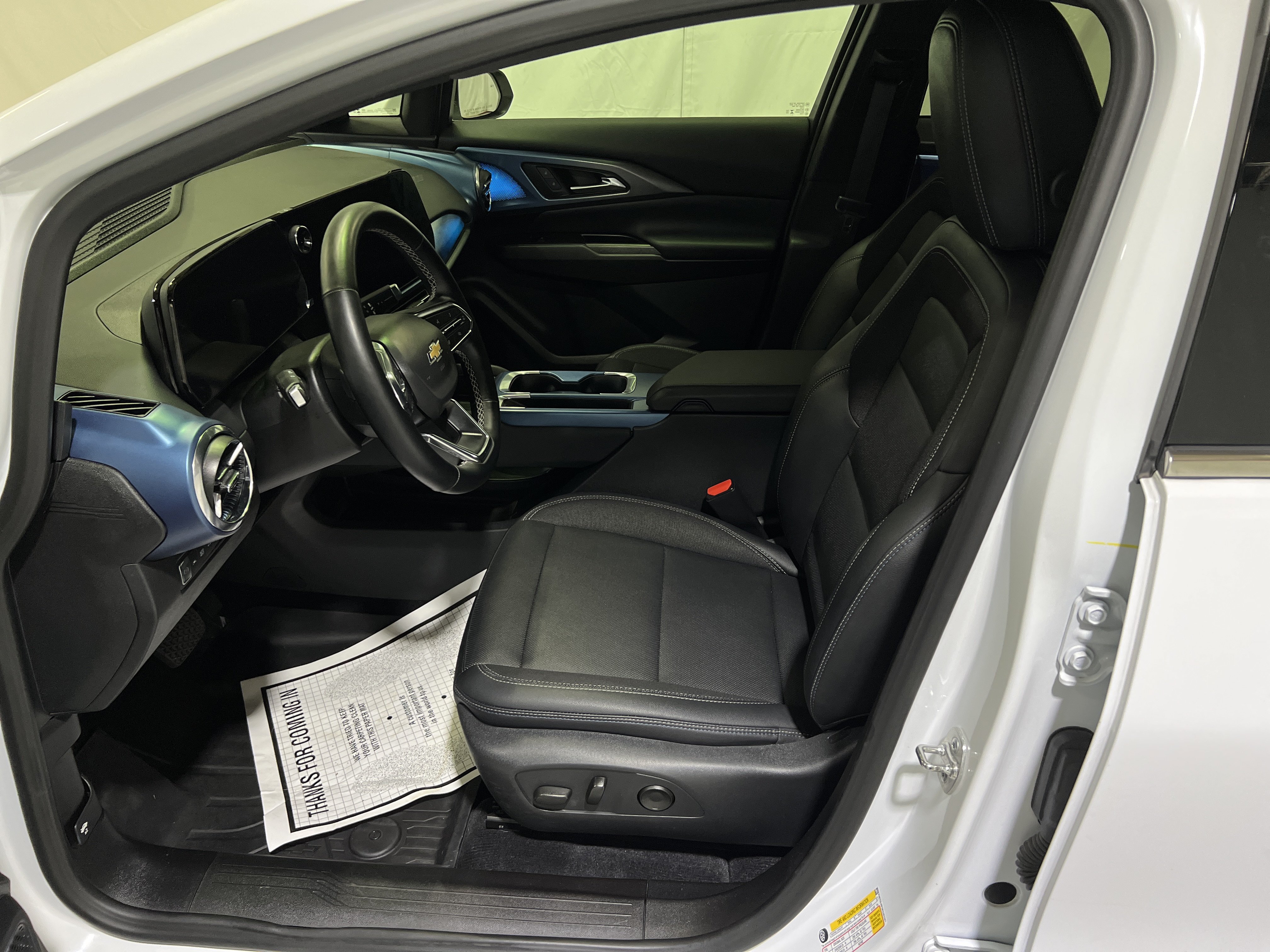 Certified 2024 Chevrolet Equinox EV LT FWD image 17
